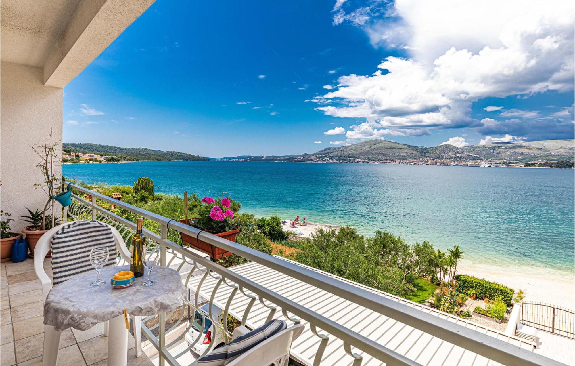 2 Bedroom Beautiful Apartment In Okrug Gornji تروغير المظهر الخارجي الصورة