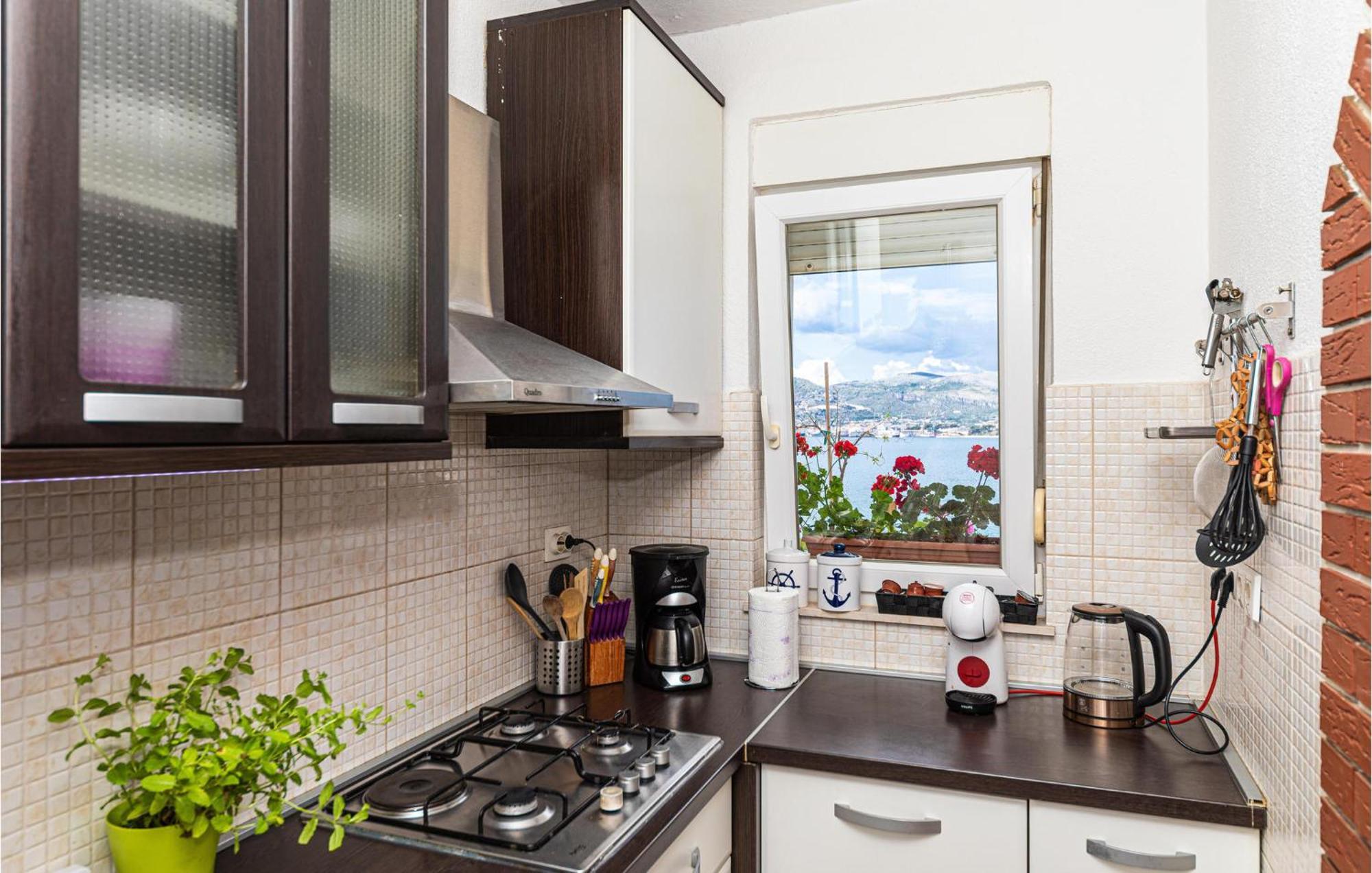 2 Bedroom Beautiful Apartment In Okrug Gornji تروغير المظهر الخارجي الصورة