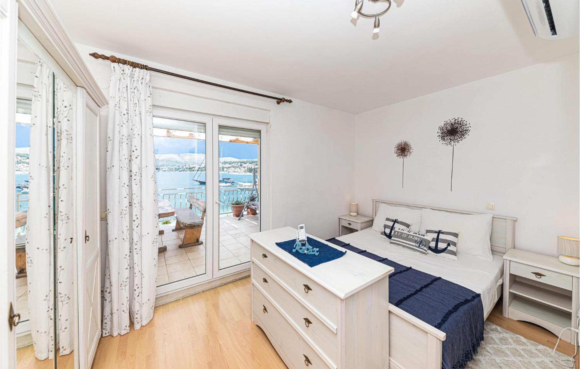 2 Bedroom Beautiful Apartment In Okrug Gornji تروغير المظهر الخارجي الصورة